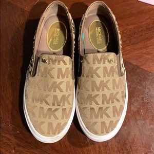 Size 8 Michael Kors slide ons
